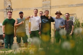 Azubis von Don Bosco Sachsen bauen neuen Garten für das Kloster Ensdorf.