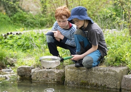 Kinder entdecken Natur in der Umweltstation Kloster Ensdorf