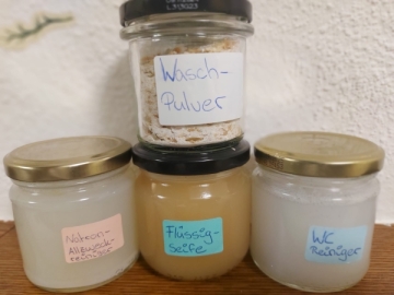 Selbst gemachte Putzmittel aus dem Nachhaltigkeitsworkshop der Umweltstation Don Bosco Ensdorf