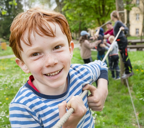 Herzlich willkommen bei Don Bosco Ensdorf! Alle unsere Angebote haben ein Ziel: Kindern eine gute Zukunft ermöglichen.