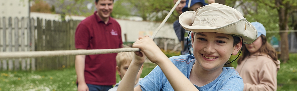 Teamfähigleit und Kooperation lernen: Kinder im Niederseilgarten Don Bosco Ensdorf