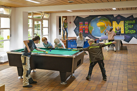 Spielesaal mit Billard, Tischtennis, Kicker, ...