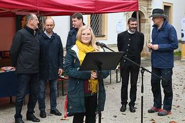 Eröffnung des Erntedankmarktes im Kloster Ensdorf mit Melanie Hahn Leiterin der Umweltstation