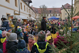 Kindergartenkinder eröffneten den Ensdorfer Klosteradvent am 27.11.2022