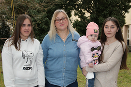 Drei Frauen und ein kleines Mädchen aus der Ukraine haben Zuflucht im Kloster Ensdorf gefunden 