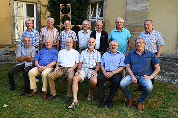 Ehemalige Internatsschüler des Klosters Ensdorf beim Klassentreffen nach 60 Jahren