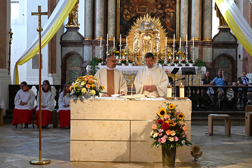 Vor Regionalrat P. Roman Jachimowicz legte P. Reinhard Gesing den Eid für seine zweite Amtszeit als Provinzial der Salesianer Don Boscos ab