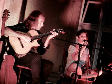 Konzert im Innenhof mit Peter Autschbach und Samira Saygili